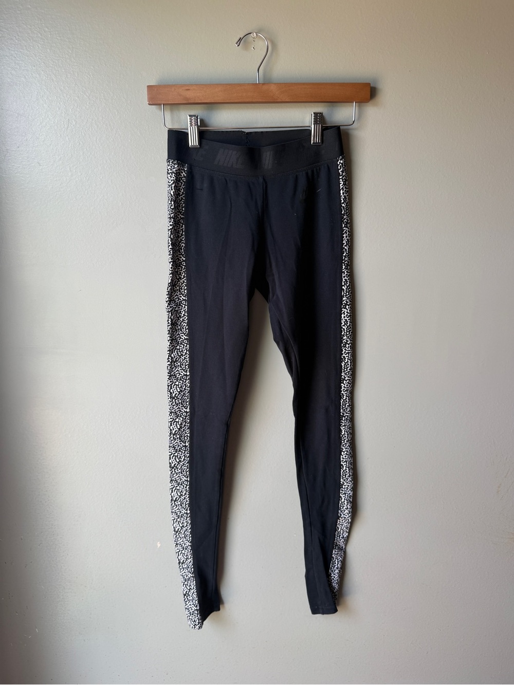 Nike Women’s Black Printed Side Panel Leggings Size XS